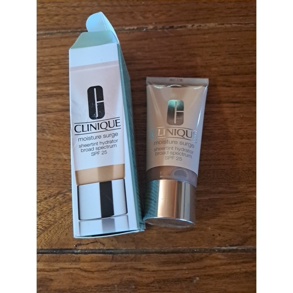 ~Universal Medium Deep~, Clinique Moisture Surge Sheertint Hydrator, SPF25, J5